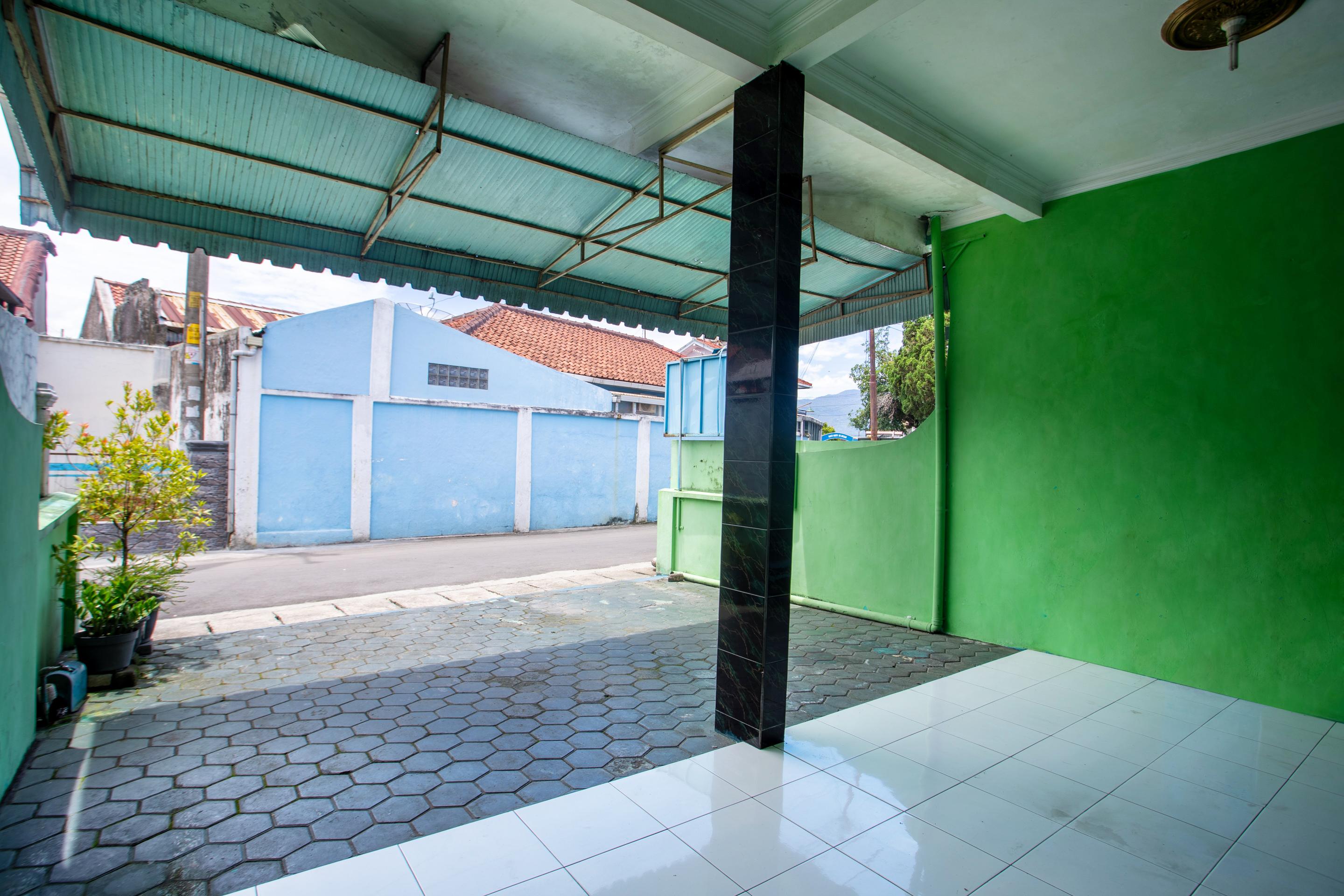 SPOT ON 2871 Hotel Budi Purwokerto Buitenkant foto